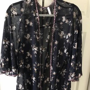 Xhilaration floral Kimono